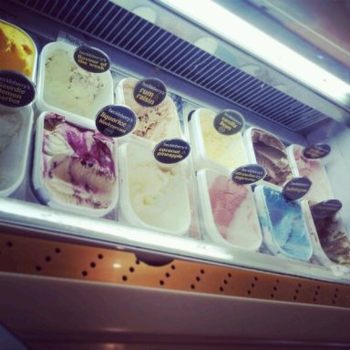 Where to start with such an amazing array of ice creams?? I want to try them all! Beckleberrys