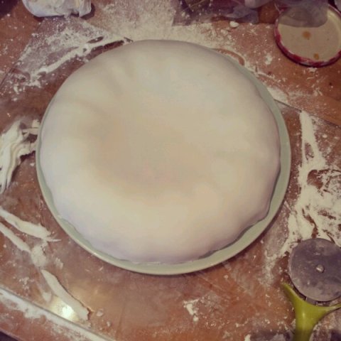 Smooth fondant finish