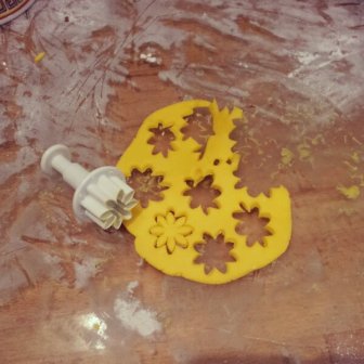 I give up on the crowns let's make flowers instead!