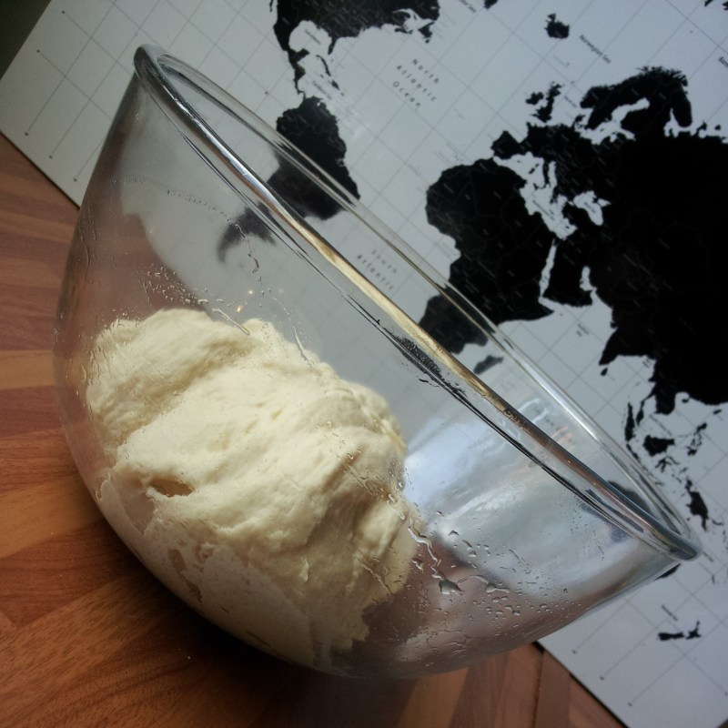 Leave the kneaded dough to prove