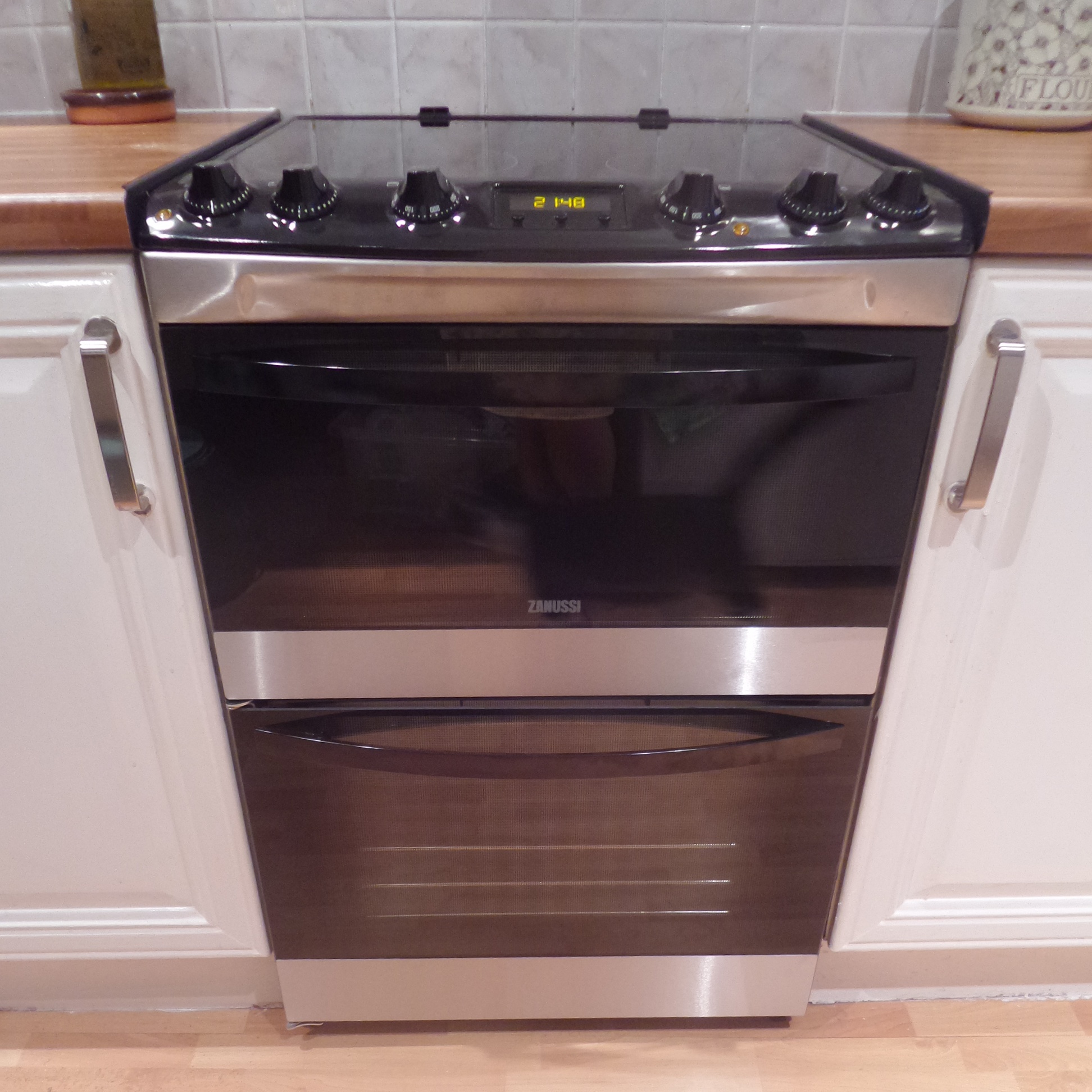 The new addition to my kitchen. Super Hans loves it too